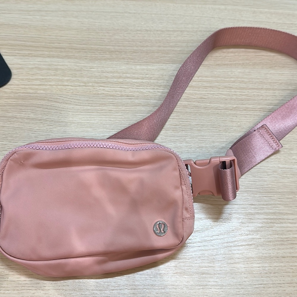 Lulu lemon belt bag